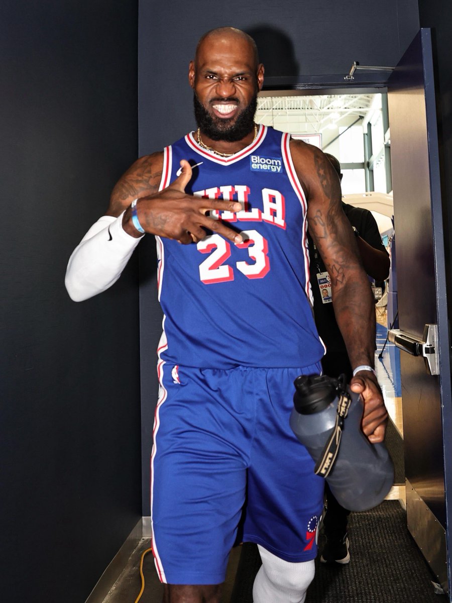NBA_Philippines's tweet photo. LeBron Raymone James Sr. checking in for Philly 💯

#NBAPhilippines #AmericanExpressNBATipOff2026 https://t.co/seThQIEshI