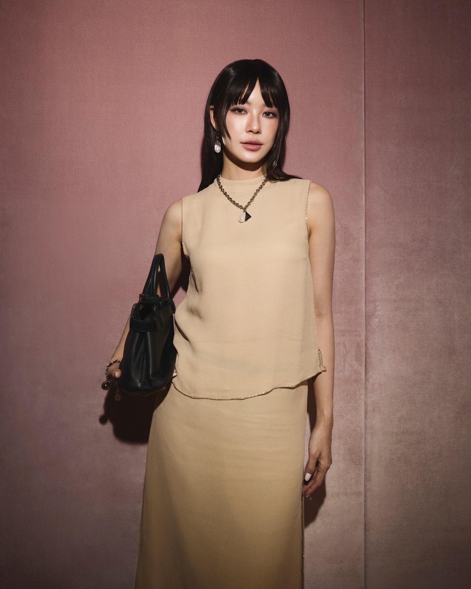 prada_japan's tweet photo. ミラノにあるPrada Galleriaオープニングに出席した、#プラダ アンバサダーのナムターン、ベネデッタ・ポルカローリ、リー・シエン、チャーリー・ダミリオ。
 
#PradaGalleriaMilano #PradaPeople #Prada #NamtanTipnaree #BenedettaPorcaroli #LiXian #CharliDAmelio https://t.co/fvMu5kOrZO