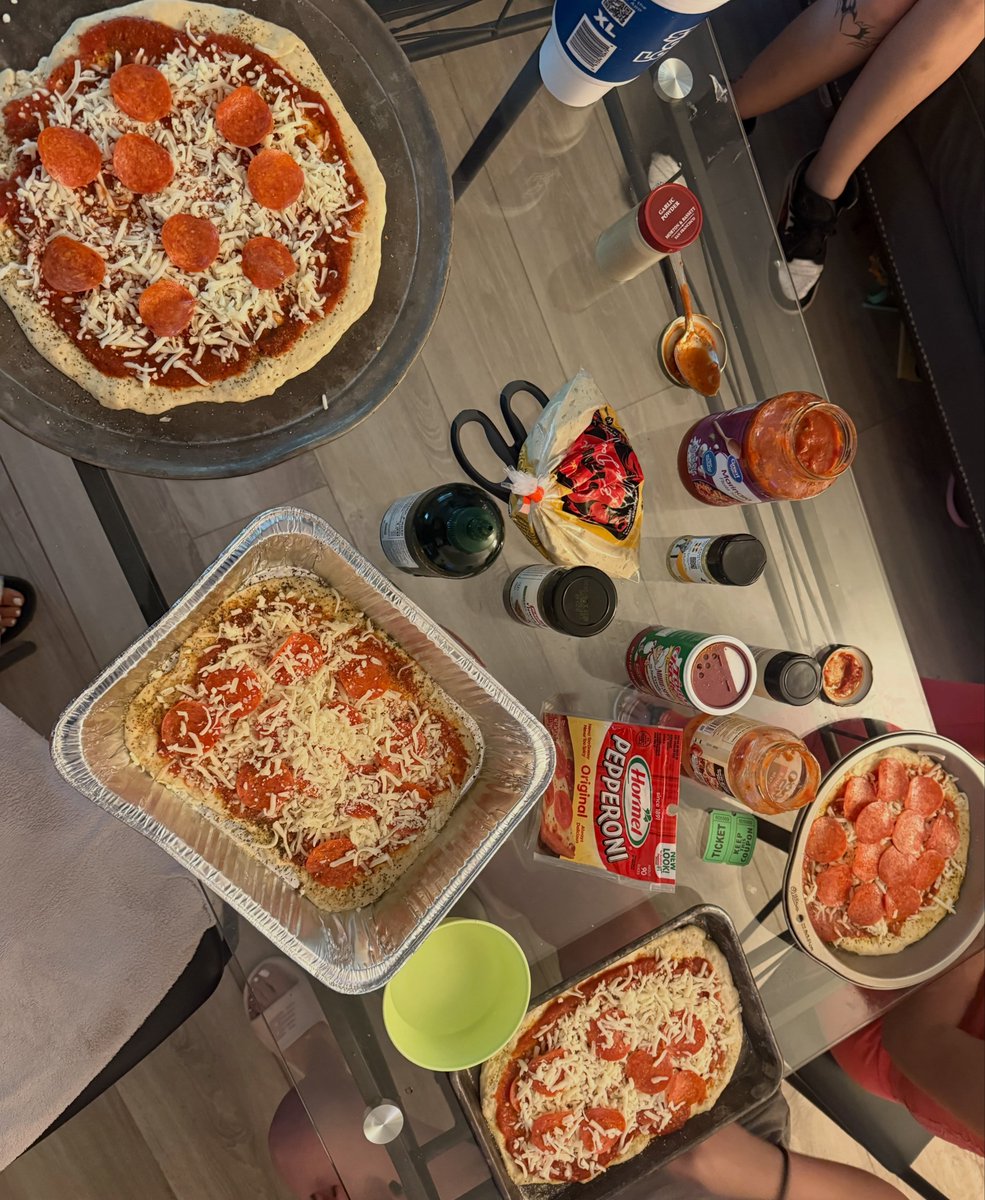 MilissaYuhld's tweet photo. Behind the scenes of Pizza Sunday. Creating moments of connection, joy, and hope for the mothers and children we serve. https://t.co/Rb7CVFX8U9