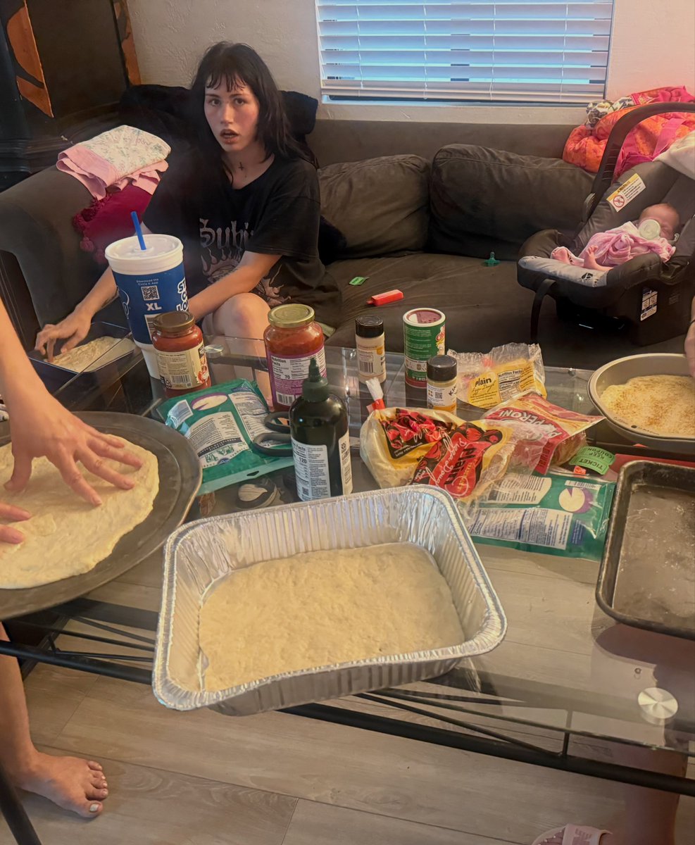 MilissaYuhld's tweet photo. Behind the scenes of Pizza Sunday. Creating moments of connection, joy, and hope for the mothers and children we serve. https://t.co/Rb7CVFX8U9