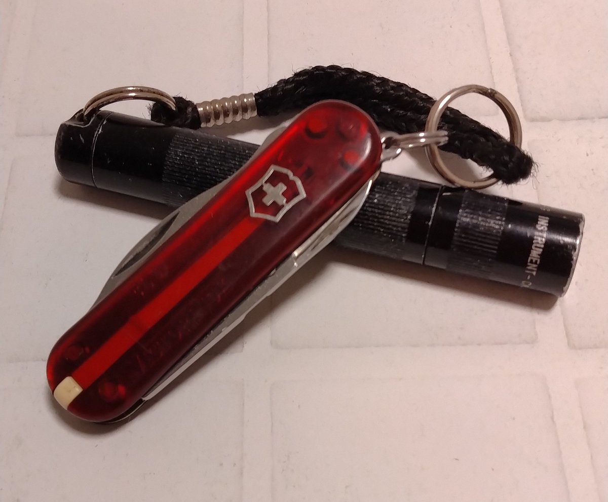 tohorou0627's tweet photo. #EDC
#Victorinox Jetsetter
#MAGLITE SOLITAIRE https://t.co/cIBoYUOpNF
