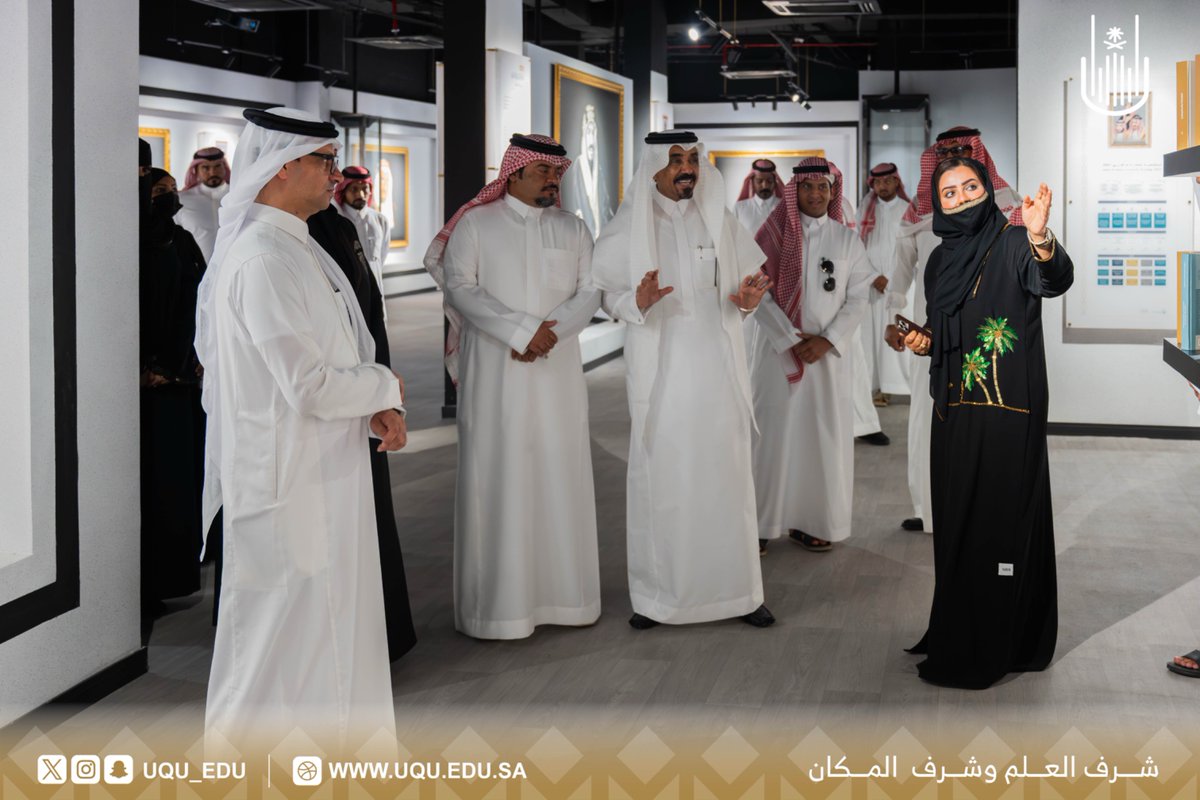 uqu_edu's tweet photo. زار #الواجهة_الثقافية لـ #جامعة_أم_القرى فريق من مركز الملك عبدالعزيز للتواصل الحضاري؛ واطَّلع الزوار على المجموعات المتحفيَّة؛ والمخطوطات التُّراثيَّة؛ والقطع الأثريَّة؛ بالإضافة إلى قصة بداية التَّعليم العالي في المملكة العربيَّة السُّعوديَّة، وبعض الصور التَّاريخيّة؛ التي تعكس قيم الحضارة والتعايش في مكَّة المكرَّمة.