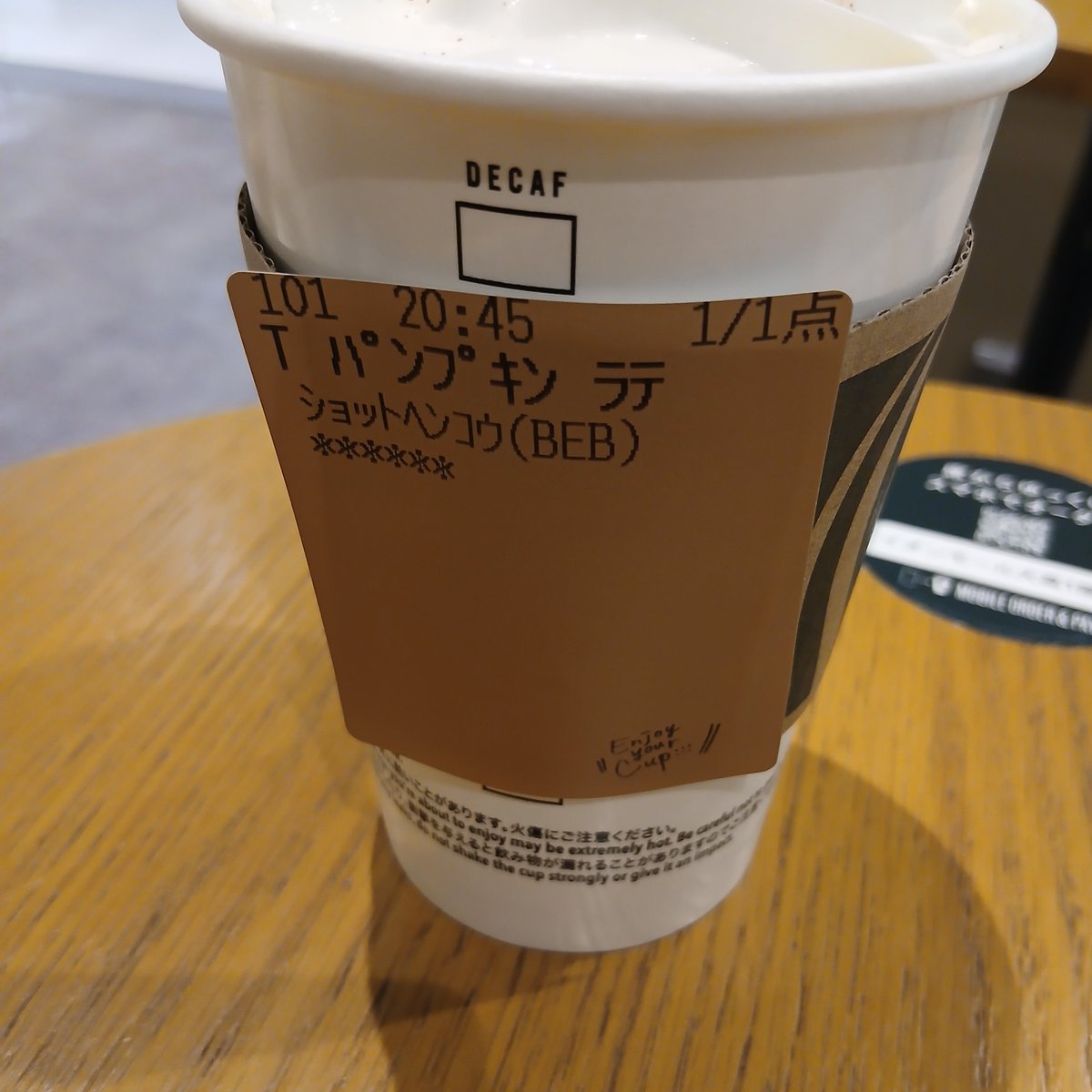 zipperhi's tweet photo. きょうのスタバさんおまけ

かぼちゃな季節の定番は
きのうのリワード会員限定先行販売で
いただいておりました
毎年この時期に出るものなので詳細は省きますが
飲まないと秋が始まらないのはあたしだけでしょうか

#スターバックス 
#パンプキンスパイスラテ https://t.co/FFZUQNDng9