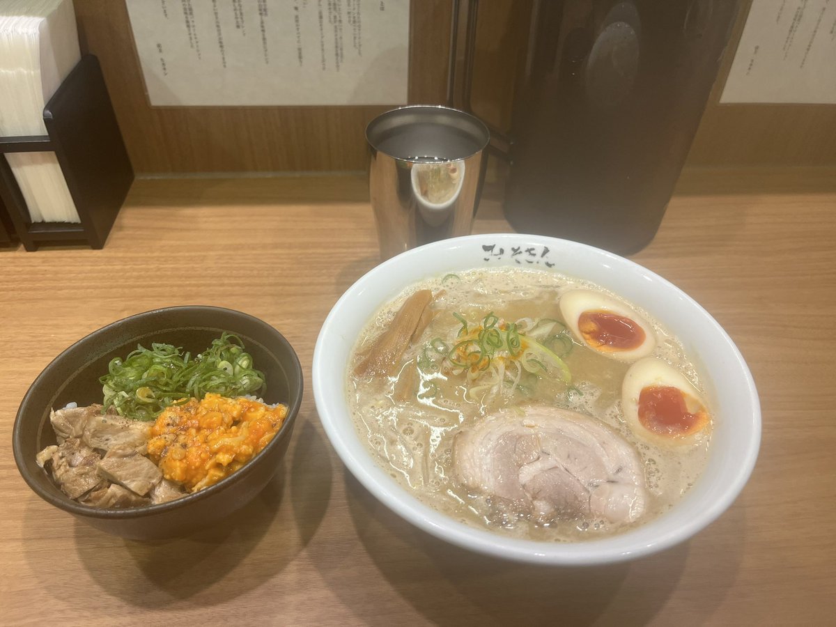 parudorapo's tweet photo. 本日のお昼ごはんでした。
みそきんの実店舗で食べたってことで珍しく撮ってしまった笑

お誕生日には普段と違うごはんを🍜 https://t.co/bpByCTxSex