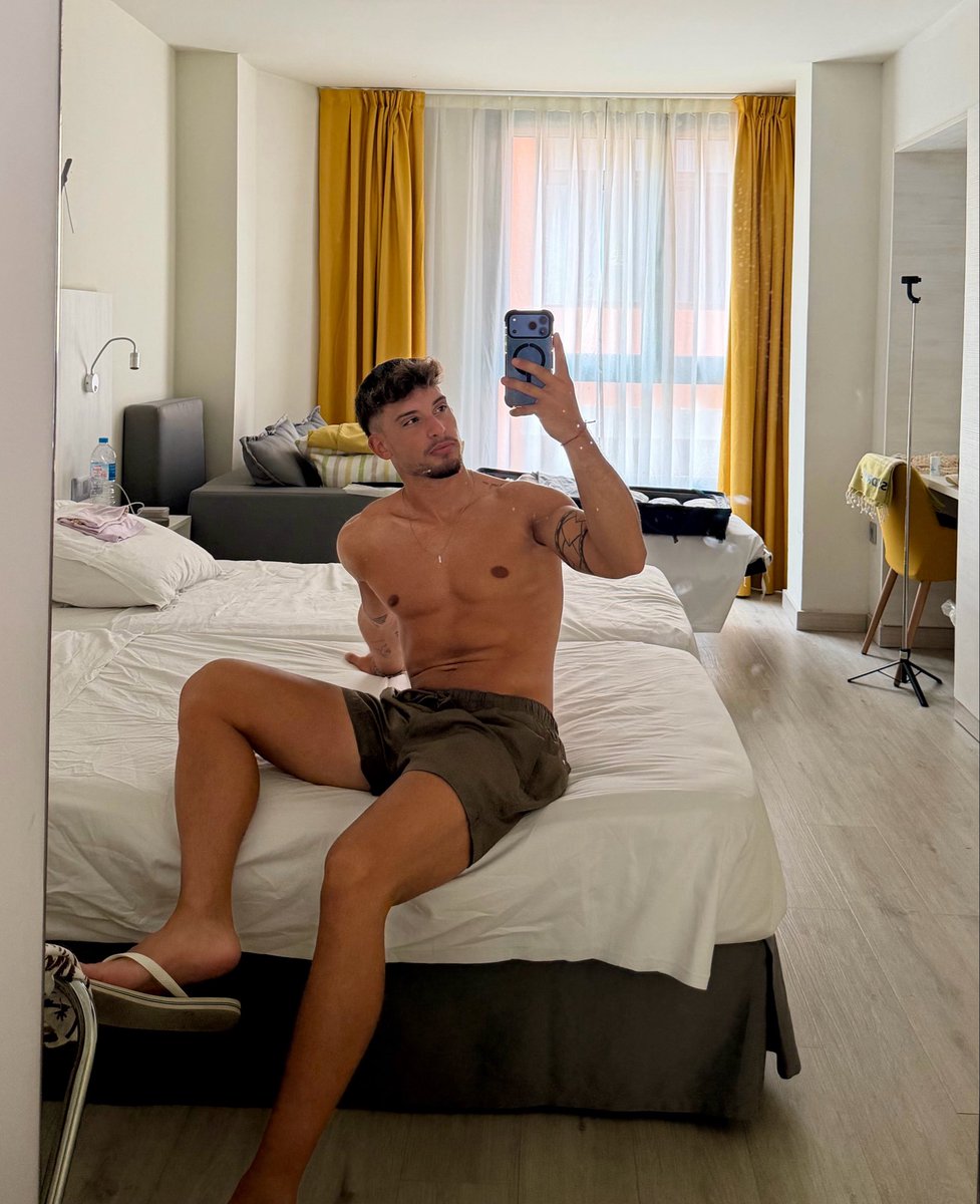 BalmainChrisOF's tweet photo. My room for a few days 🥰 https://t.co/CNLxzx8Z8p
