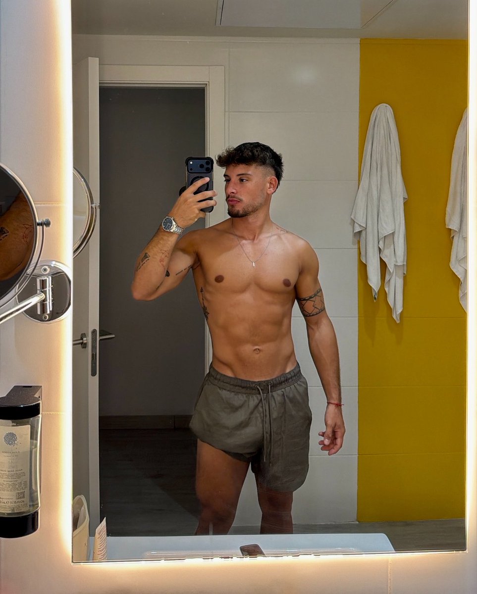BalmainChrisOF's tweet photo. My room for a few days 🥰 https://t.co/CNLxzx8Z8p