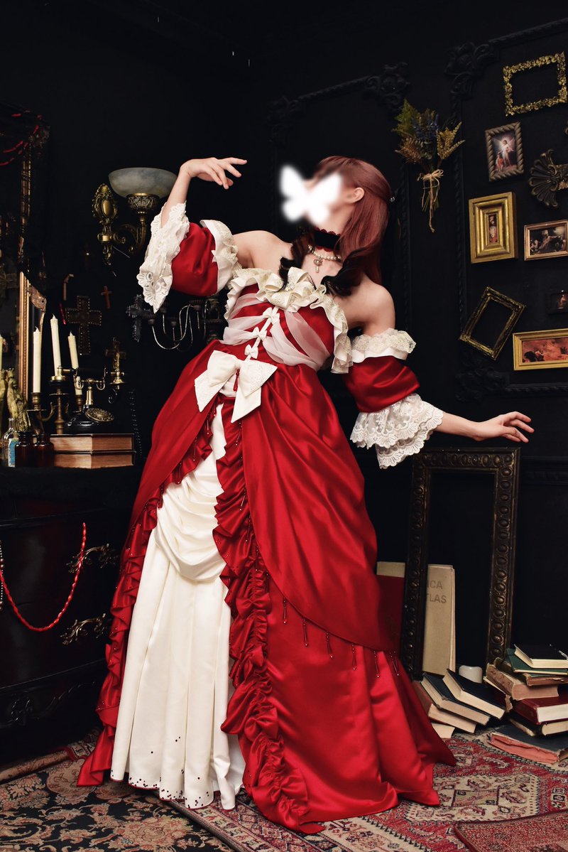 Hooorochaaan's tweet photo. 綺麗に撮ってもらいました^_^
いいドレスが作れた気がする！
#暗黒童話唄 https://t.co/ql1gdacTJK