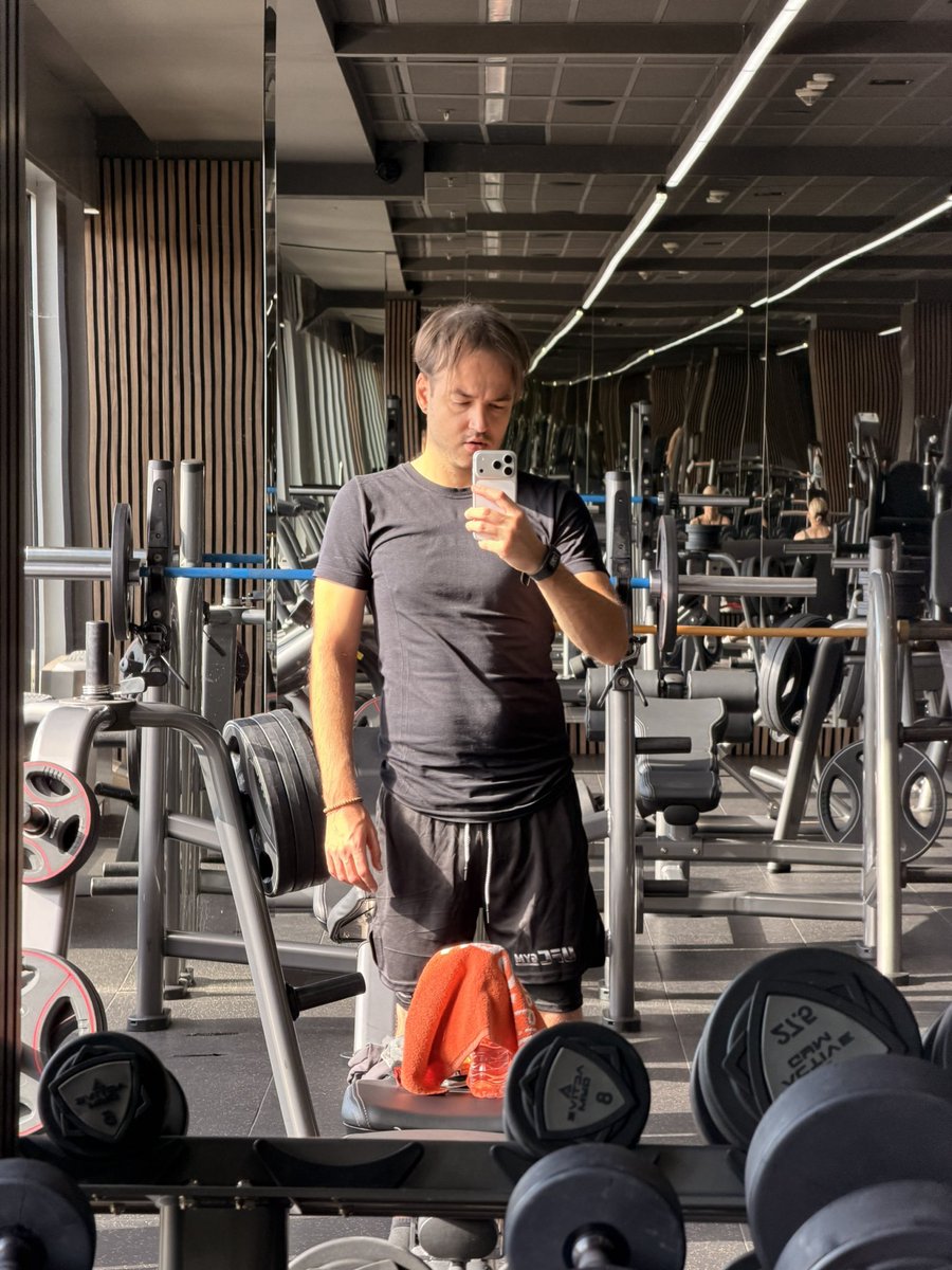 leoviamond's tweet photo. Strength training 💪😎🏋️ #strengthworkout #workout #leoviamond https://t.co/SosB2fp1k7