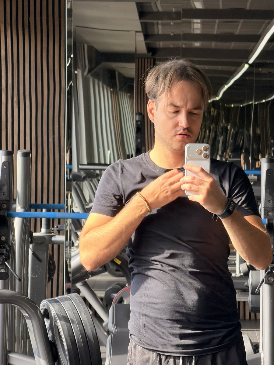 leoviamond's tweet photo. Strength training 💪😎🏋️ #strengthworkout #workout #leoviamond https://t.co/SosB2fp1k7