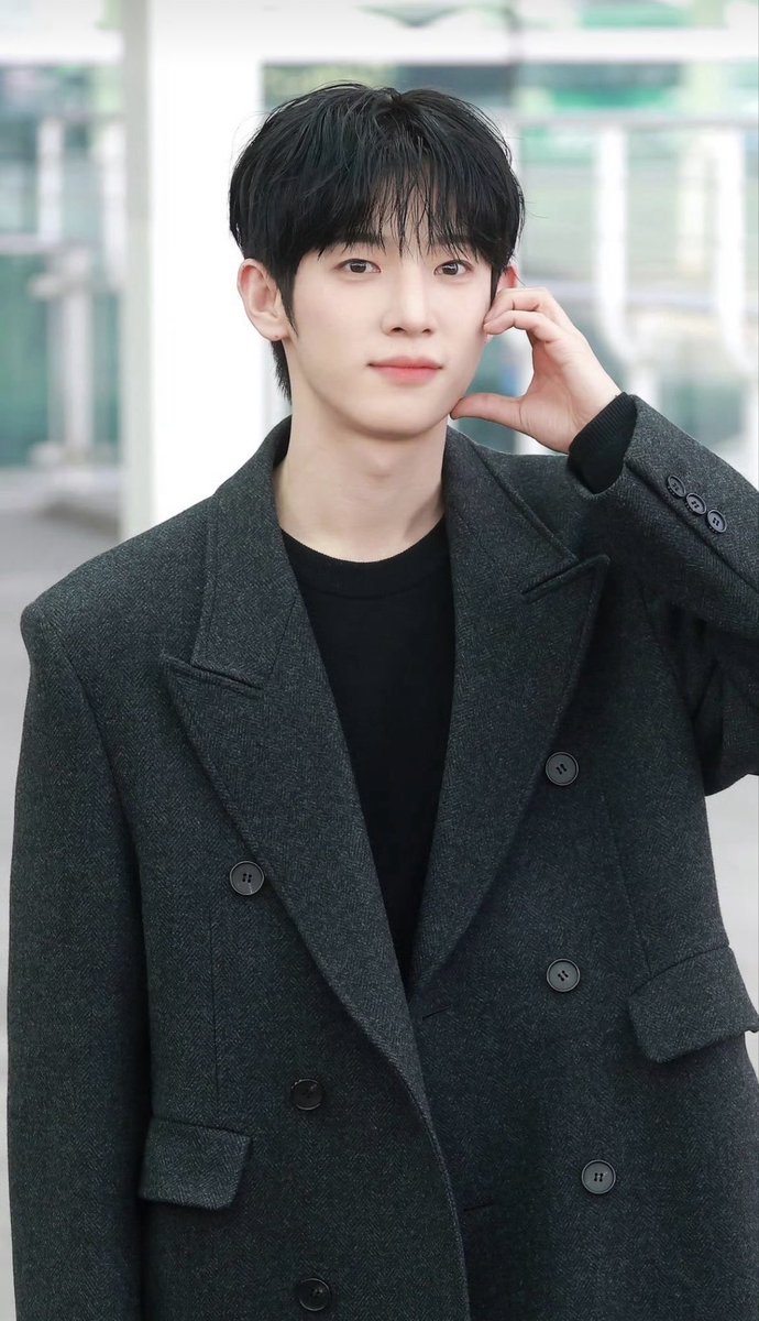 JINts6a's tweet photo. We look forward to Park Si-woo continuously exploring new directions, moving forward freely like the wind, discovering a brilliant version of himself with every step.

PARK SIWOO IN PARIS

#PARKSIWOO
#PARKSIWOOPFWSS27 https://t.co/5IiX0GbwfD