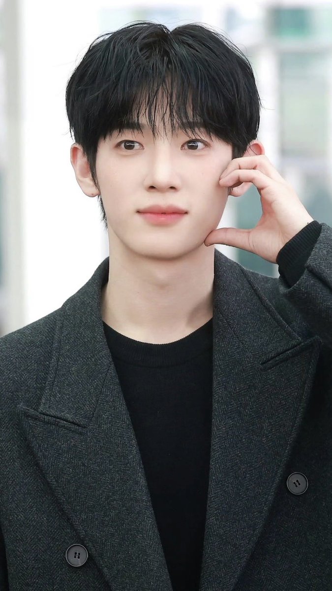 JINts6a's tweet photo. We look forward to Park Si-woo continuously exploring new directions, moving forward freely like the wind, discovering a brilliant version of himself with every step.

PARK SIWOO IN PARIS

#PARKSIWOO
#PARKSIWOOPFWSS27 https://t.co/5IiX0GbwfD