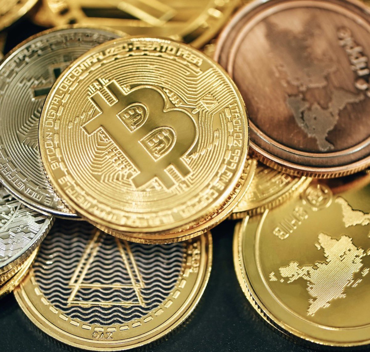 XanteApp's tweet photo. LATEST: 📈 Michael Saylor told Binance the crypto economy could grow "to $120 trillion" if it reaches 10% of other assets. 

"We're in hypergrowth mode right now." https://t.co/7kjls0LBA9