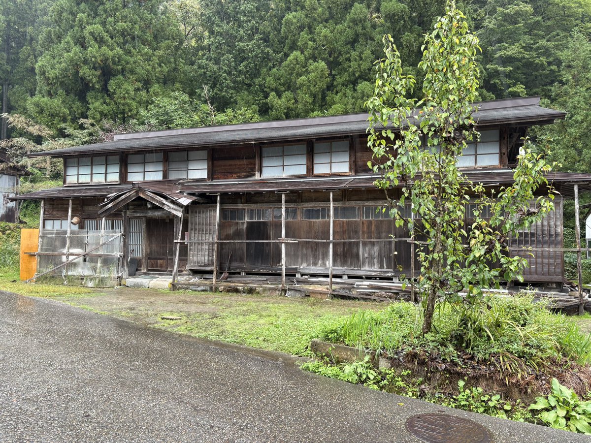 haru_kairo's tweet photo. 念願の白川郷に行ってきたー！
圭一の家と祭具殿は遠くて無理やった😭
オープニングのところとか、家とか、嘘だ！とか
マジでそのままやって、感動したわ
自分の目で見れる日がくるなんて✨ https://t.co/QOMfYPUic9