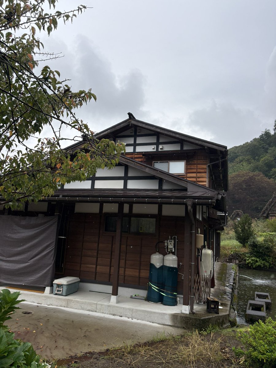 haru_kairo's tweet photo. 念願の白川郷に行ってきたー！
圭一の家と祭具殿は遠くて無理やった😭
オープニングのところとか、家とか、嘘だ！とか
マジでそのままやって、感動したわ
自分の目で見れる日がくるなんて✨ https://t.co/QOMfYPUic9