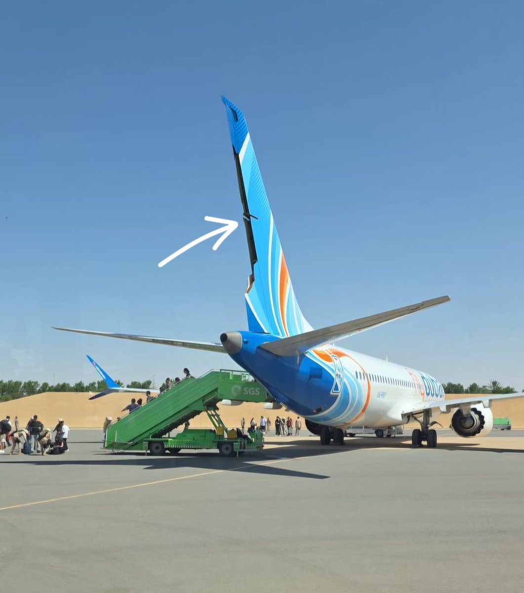 thisisnotanews's tweet photo. JUST IN: This is the damage from a sudden drop in altitude of Flydubai Boeing 737 MAX 8 flight FZ1073. The aircraft dropped from 30,875 feet to 16,750 feet—a loss of 14,125 feet in just 29 seconds. https://t.co/3O5zC7fSCV