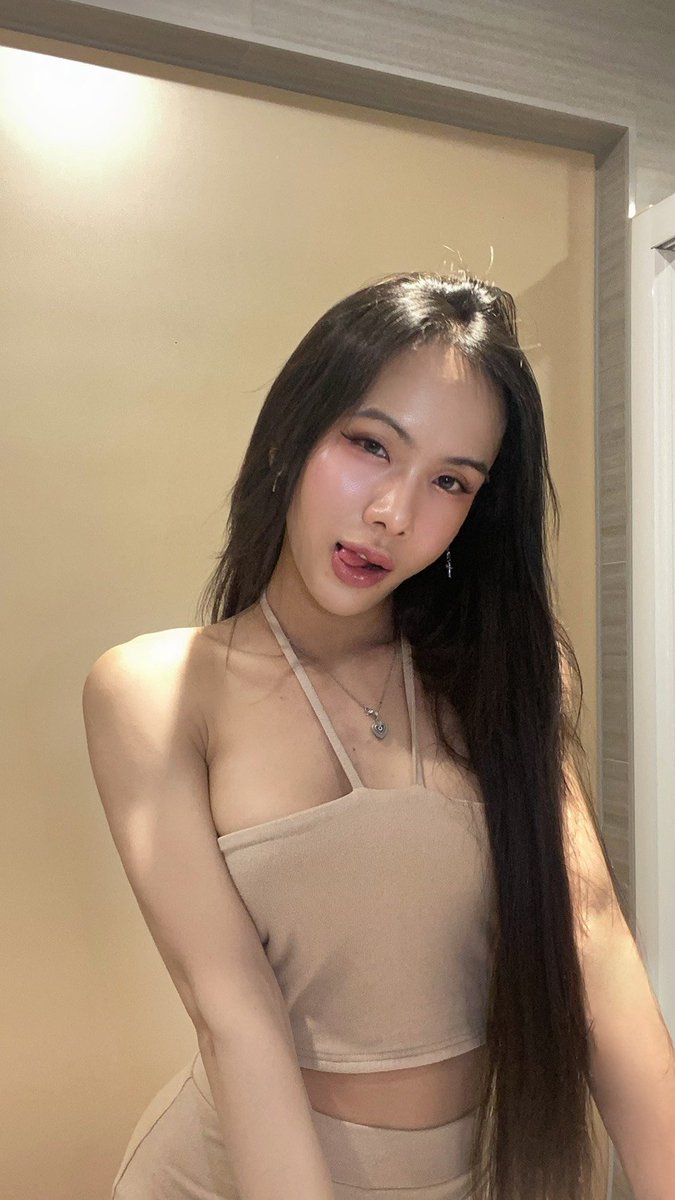 filkawe1's tweet photo. Taipei 🇹🇼 
#ladyboy
#ximending 
#taiwan 👠
  Come play with me 😜 https://t.co/Z8eNlL0vqz