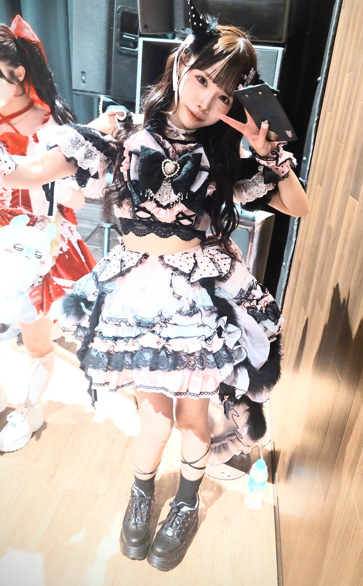 yuka3nya's tweet photo. かわいく撮ろ思たら暗くて白飛び、、、コケても泣かないつよい子そしてかわいい💙 https://t.co/6uAbGf0hOw
