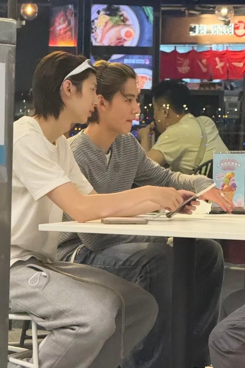 jjue0mn3verd1e's tweet photo. เอออออ โจ้ออมเหมือนคุ่รักไอดอลที่แอบเดทไปกันต่างประเทศอะ https://t.co/TKmT7WO0cd