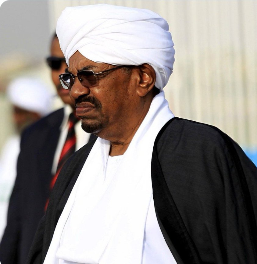 abadiomeran's tweet photo. #بإختصار 
البشير
الرئيس البشير ربما كان هو أشبه رئيس للسودانيين بهم فهو مثلهم في تدينهم الصادق غير المتعمق ولا المتكلف وهو أشبه بهم في كرم النفس وعزتها وأريحية الكف وعطائها وسماحة الخلق وطيب المعشر ، وقد لا يعرف ذلك بعض من خالفوه وعارضوه في الفكر والسياسة ولكن من خالطه وعاشره يعرف بين الناس فضله...حفظ الله البشير وشفاه وعافاه وأكرمه في الدارين العاجلة والآجلة.