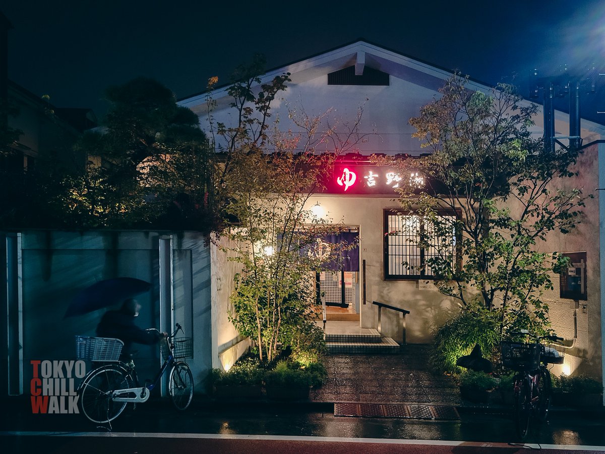 everything0601's tweet photo. 今夜のお風呂は♨️平井の吉野湯
風邪半回で雨のなか伺うと雨模様だからか過去イチの空き具合で浴室には自分を入れて5~6人くらい、週末来ると浴室に30人くらいは居るから快適すぎる🥰
イマケンデザインのお気に入り銭湯、清潔なのはもちろん、白が基調の気持ち良く明るい浴室に水色タイルの床が超可愛い https://t.co/j3VFAEVZ9H