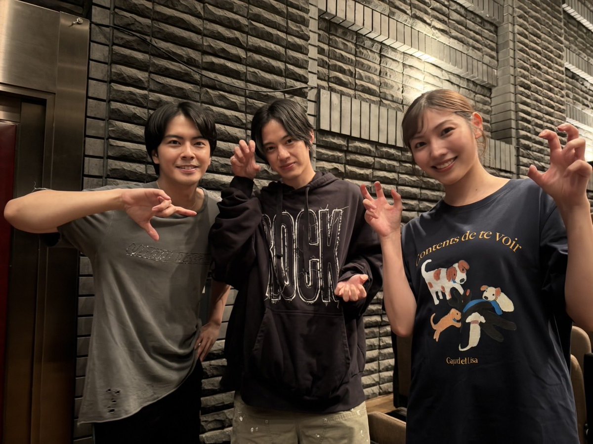 masaki_nakao_'s tweet photo. 舞台「#ネズミ狩り」
初日迎えました。
トモゾウとして皆様の前に立てたこと幸せです。
今日から走り抜きます！

#ジュウオウジャー の時共演していた、
剣ことケンケン(#モナキ)もきてくれました。

久しぶりに3人での再会！ https://t.co/ViZx1P4IF6