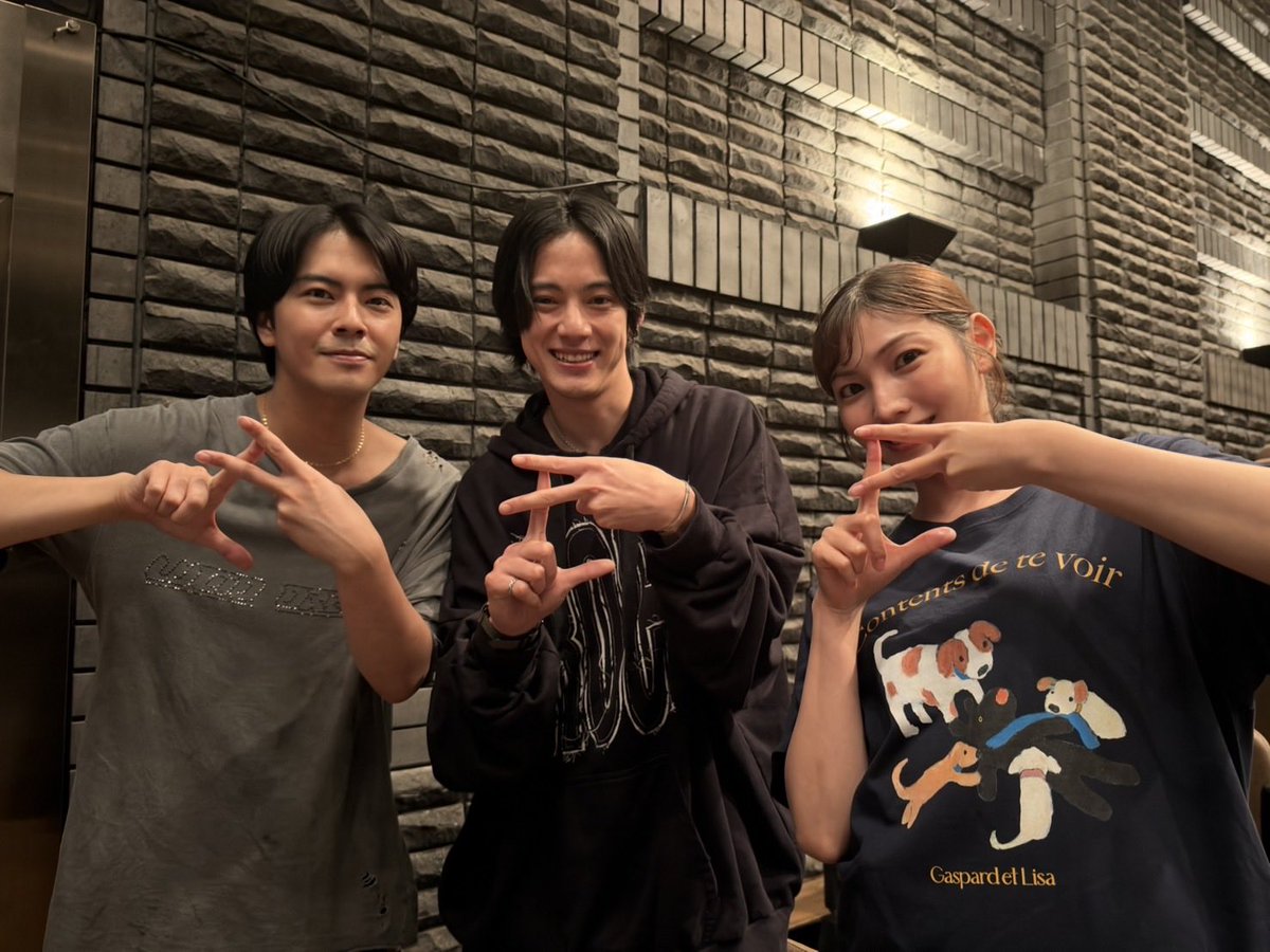 masaki_nakao_'s tweet photo. 舞台「#ネズミ狩り」
初日迎えました。
トモゾウとして皆様の前に立てたこと幸せです。
今日から走り抜きます！

#ジュウオウジャー の時共演していた、
剣ことケンケン(#モナキ)もきてくれました。

久しぶりに3人での再会！ https://t.co/ViZx1P4IF6