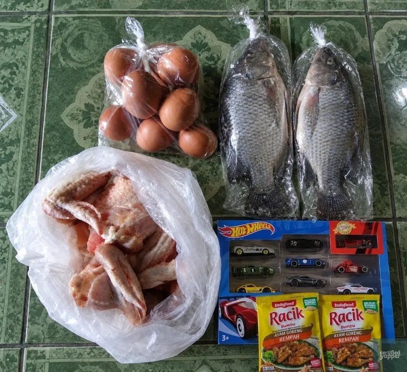 yappingbase's tweet photo. beneran ekonomi lagi ga baik baik aja, abis dari pasar belanja segini hampir 500k bjir yap! 💔 https://t.co/JRktnyE2l6