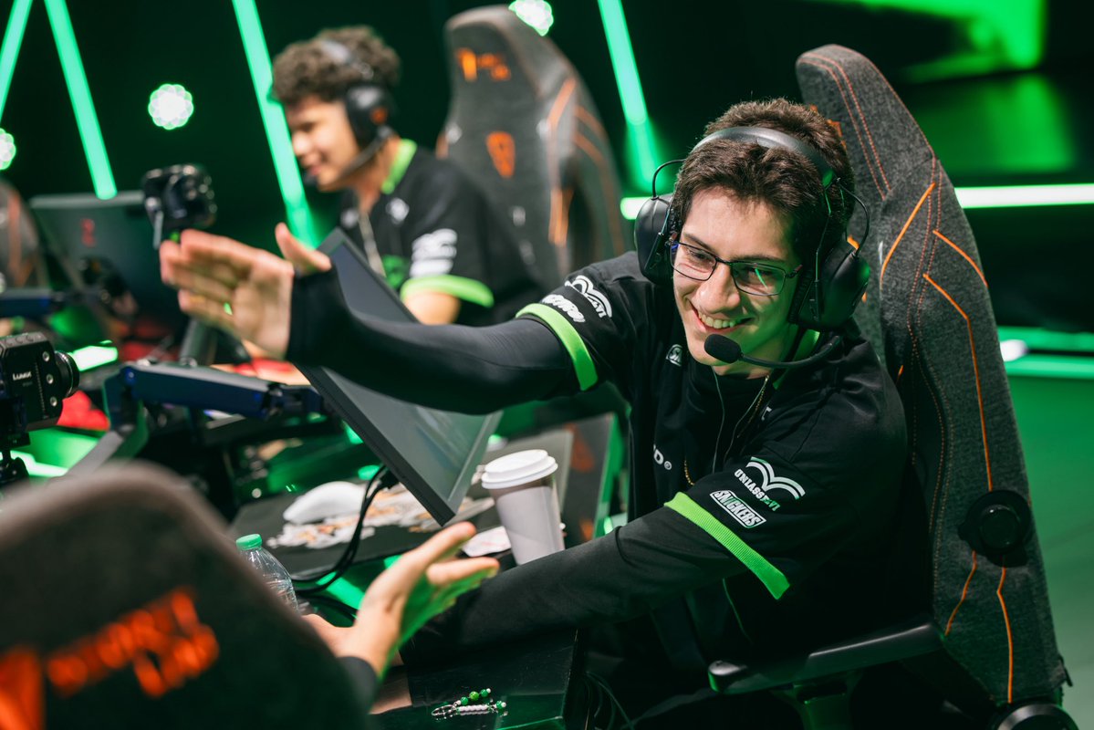 rickezn's tweet photo. Time grande é time que cresce em campeonato, se tinha uma hora pra perder essa hora foi agora.

Nós sabemos do potencial de cada um ali, agora é comer VALORANT e chegar na série de domingo preparados. https://t.co/qeOCAT9V0n
