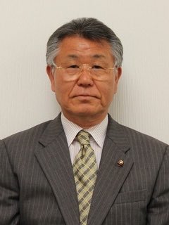 japan_miyu_'s tweet photo. 【埼玉 緊急】

9月18日に埼玉県で散弾銃3丁と実弾少なくとも
125発が盗まれ犯人は未だに逃走中の事件

市議会議員が市民に防災無線で注意を促す
放送をするよう求めるも……

なんと、上新郷１２８番地の議長 丑久保 恒行

上記の者が

・緊急質問の先例がない
・そもそも緊急性があるのか疑わしい

等を理由に頑なに拒否してる事が判明！

児童養護施設あゆみ学園の施設長もやってる人間が、散弾銃3丁及び100発を超える実弾が奪われても緊急性は無いとして防災無線等での注意呼びかけすらしたくないらしい