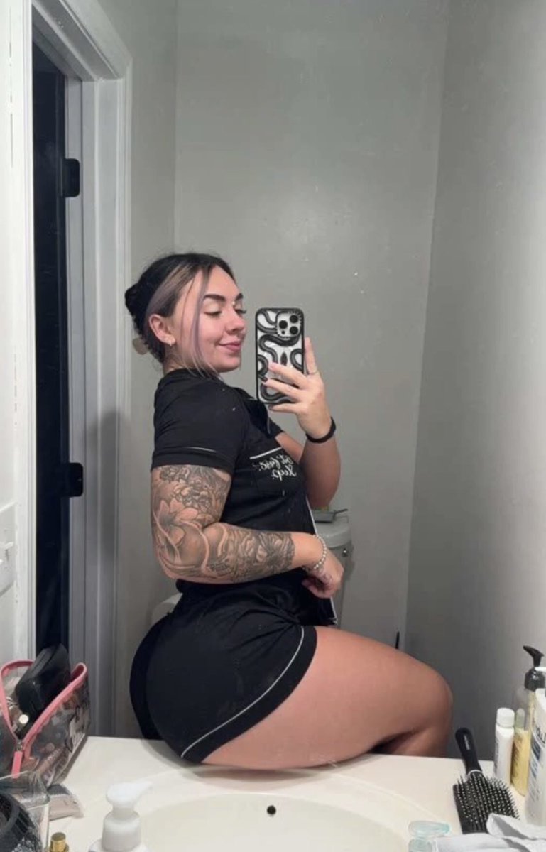 abbybernerszn's tweet photo. ♠️♠️ https://t.co/zVBDZUFCTm