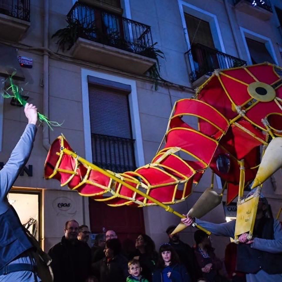 Titelleslleida's tweet photo. Aquest cap de setmana ens estrenem a Grècia 🇬🇷
Per 1er cop actuarem a la terra dels déus de l’Olimp i ens fa especial il·lusió que coneguin Hathi i enmirallar-nos amb Dionís, déu del teatre.
Amb aquest ampliem a fins a 12 els països que han vist Hathi. https://t.co/ZkWXJSGoi5