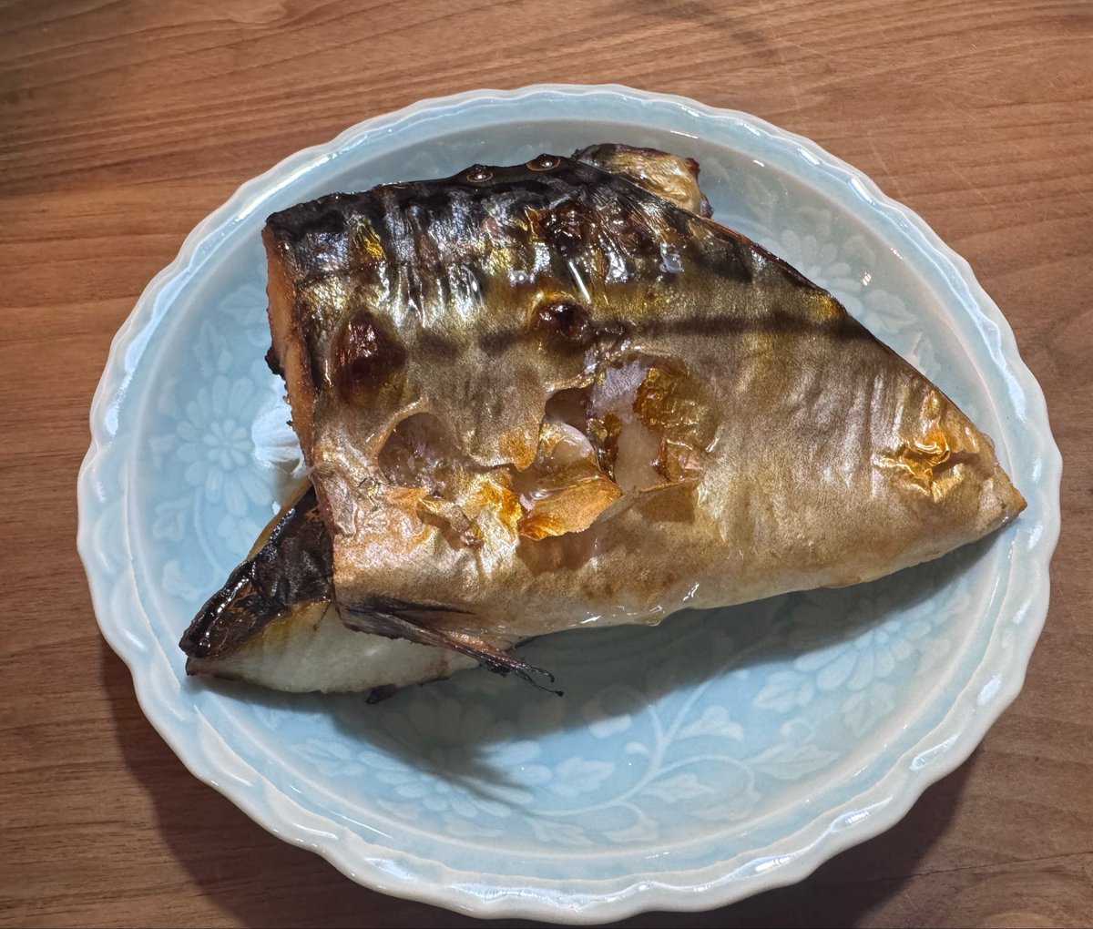 yoshimogi8's tweet photo. 鯛の塩昆布和え
青菜炒め
肉ごぼう
塩サバ

酒が進むアテ🤪乾杯🍻 https://t.co/pbsLmOpihN