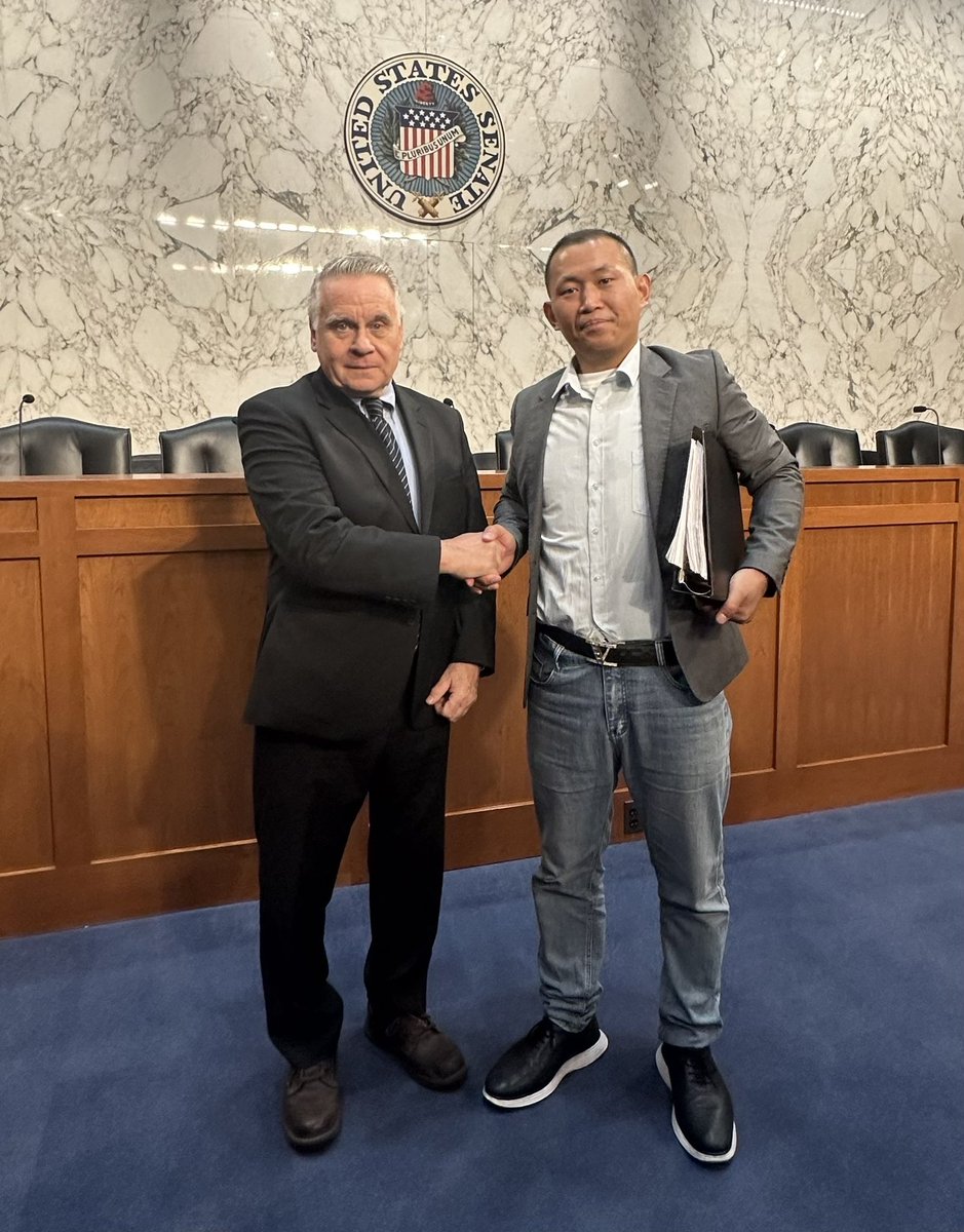 jielijian's tweet photo. 界立建本人报平安：

谢谢大家一直關心我的安危、目前在醫院一直治療身體，朋友把我的情況告訴醫生後，為了安全医院特别給安排了單人病房兩個护工门口轮流照顧、洗胃完还是呕吐、醫院到現在一直不讓禁止入食物和飲水，防治持續嘔吐、今天早晨明顯比昨天意識清醒多了，没有太多晕厥、头疼和腹部胆囊疼痛少了很多。

感謝大家這幾天關心尋找、 说一句心里话即使今天我界立建真是死亡了、這個世界有這麼多熟悉的和不熟的朋友牽掛我安全记得我、认可我做的一些事情、我認為死也無感了、
但是我会依然强大的活下去、直到有機會挫骨揚灰送葬習近平和所有傷害過我的人那一天。

在此也鄭重聲明：
我會持續珍惜我的生命，我為美國國家安全還要很多事要做、我發誓絕對不會自己以任何方式選擇自殺結束自己生命。

如果我的生命被結束被自殺被死亡，必是中國政府和中共代理人同鄉會殺人滅口實施的殺人罪犯。

如果真死亡了請親友第一時間找到我屍體保存好我的鞋子和眼鏡交給我的緊急聯繫人轉給聯邦調查局探員、
中共殺人犯罪當你採取攻擊時候你的一切犯罪盡收大數據雲端。

最後感謝全球接力寻找朋友们和楊茂森兄發現及時，立建生命才救回继续延续与大家此刻见面🙏🕯️

#界立建不會自殺 #界立建沒有任何疾病 #界立建不會自殺
@aricchen 借用晓天X圖文