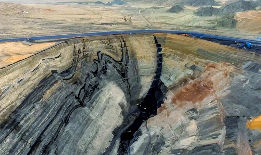 prexslv87e's tweet photo. Nuclear test site data shows the uranium cut呈貌 of this region, revealing its unique geological features. https://t.co/UmLxi9DOs2