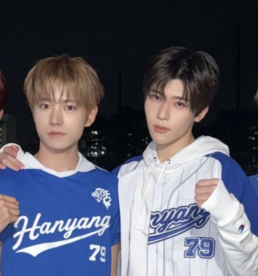 yuu_on5's tweet photo. 디온이형 어깨 위 윳숭이 어디 안간다 https://t.co/gXo9EPfcdB