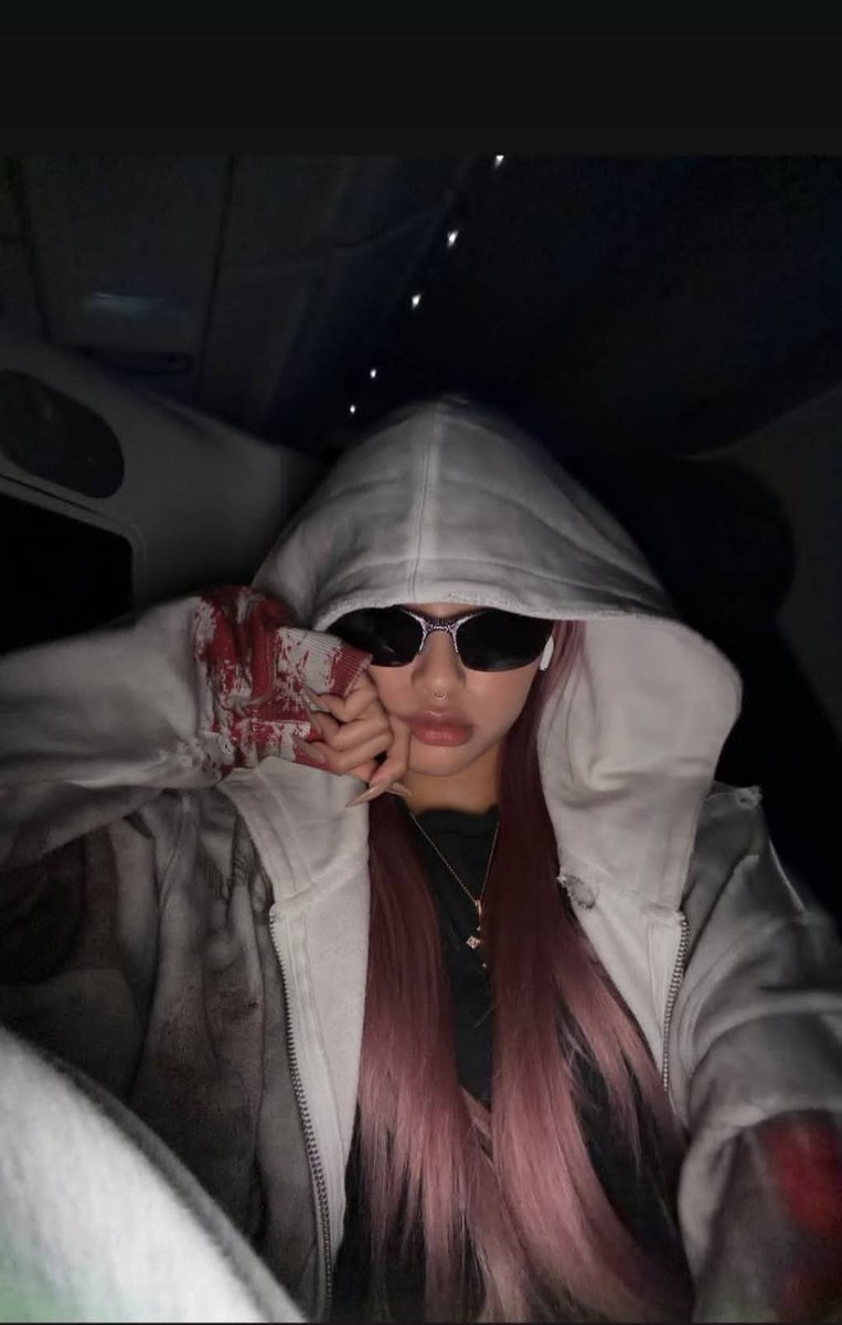 HONEYscw's tweet photo. 圧倒的ゆり様🕶 https://t.co/hOGycaSb6h