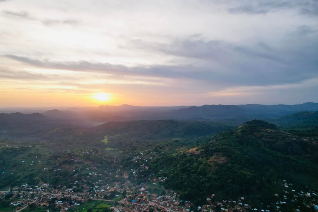 VisitSL's tweet photo. Good morning from the beautiful city beneath the rocks – Kabala! 🌅🪨🇸🇱

📸: Joseph Kaifala @JKaifala 

#VisitSierraLeone #VSLTravel #Kabala #SierraLeone #Mountains #SaloneX https://t.co/A3ED8kqatz