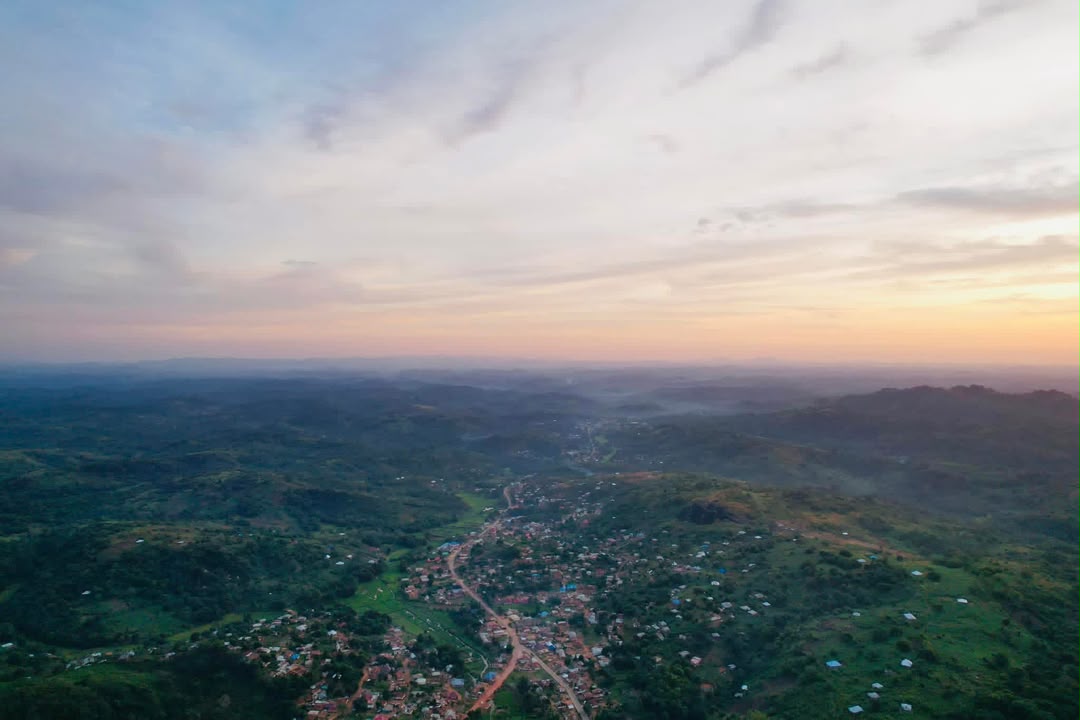 VisitSL's tweet photo. Good morning from the beautiful city beneath the rocks – Kabala! 🌅🪨🇸🇱

📸: Joseph Kaifala @JKaifala 

#VisitSierraLeone #VSLTravel #Kabala #SierraLeone #Mountains #SaloneX https://t.co/A3ED8kqatz