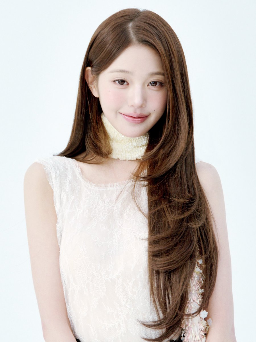 wonyoungdollz's tweet photo. Precious Wonyoung for Dior https://t.co/deYdkOfOqs