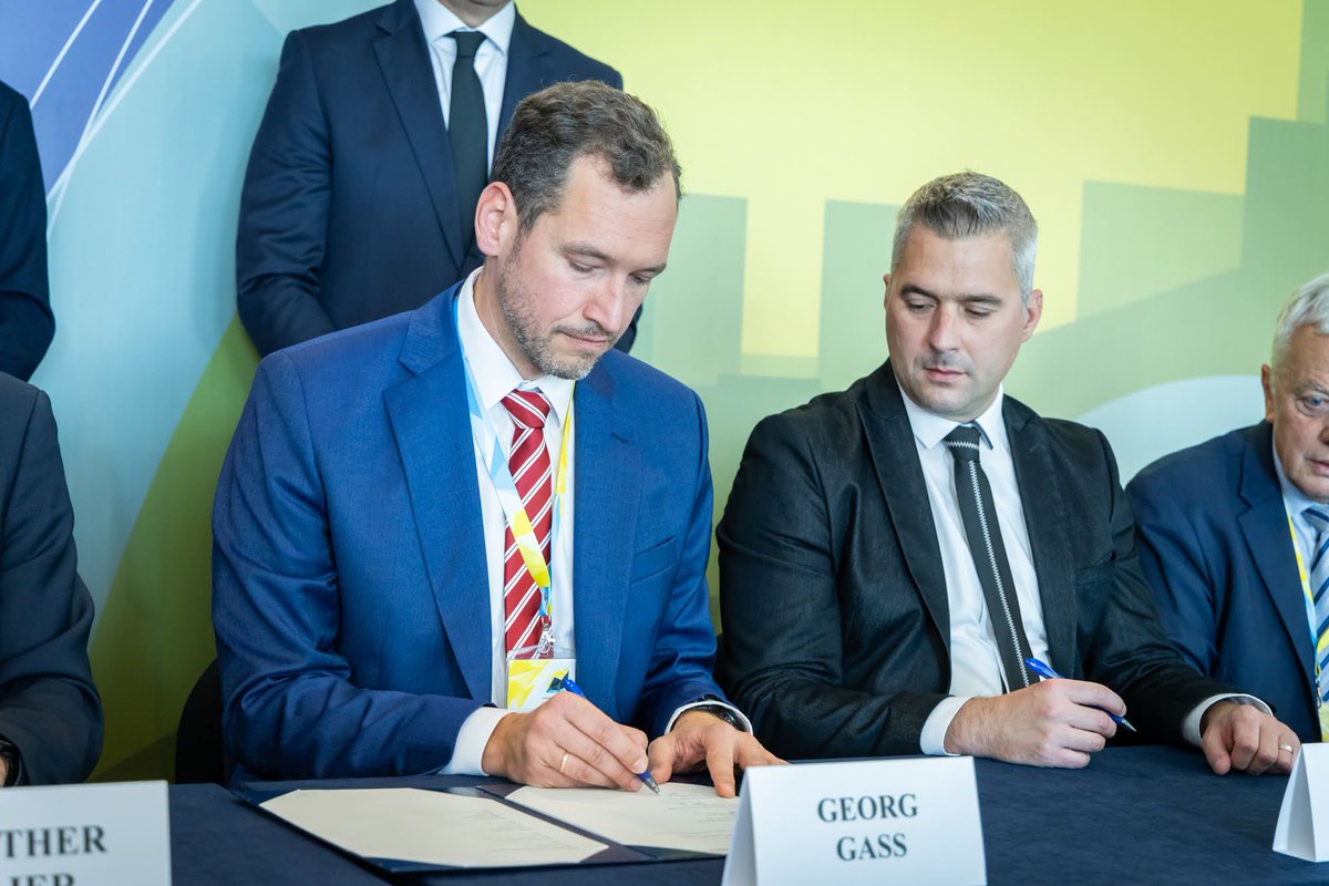 rccint's tweet photo. Today in #Budva, seven industrial parks and business zones from the #WesternBalkansSix signed MoUs with partners from the 🇪🇺, launching the new WB6–EU Industrial Parks Partnership facilitated by RCC.

From business matchmaking, supplier development and investment promotion to innovation, skills and greener industrial parks 👉🏻 the goal is to connect #WB6 companies more directly with European value chains, customers, investors and technology partners.

“Today, we make the introductions. Tomorrow, we build business links,” said RCC SG @amer_kap.

The initiative is part of the regional economic deliverables ahead of the 2026 #BerlinProcess Summit and contributes to the RCC-coordinated #CommonRegionalMarket Action Plan 2025–2028.

Read more 👉🏻 https://t.co/SGPqmRX2gd

#poweredbyRCC 🇪🇺