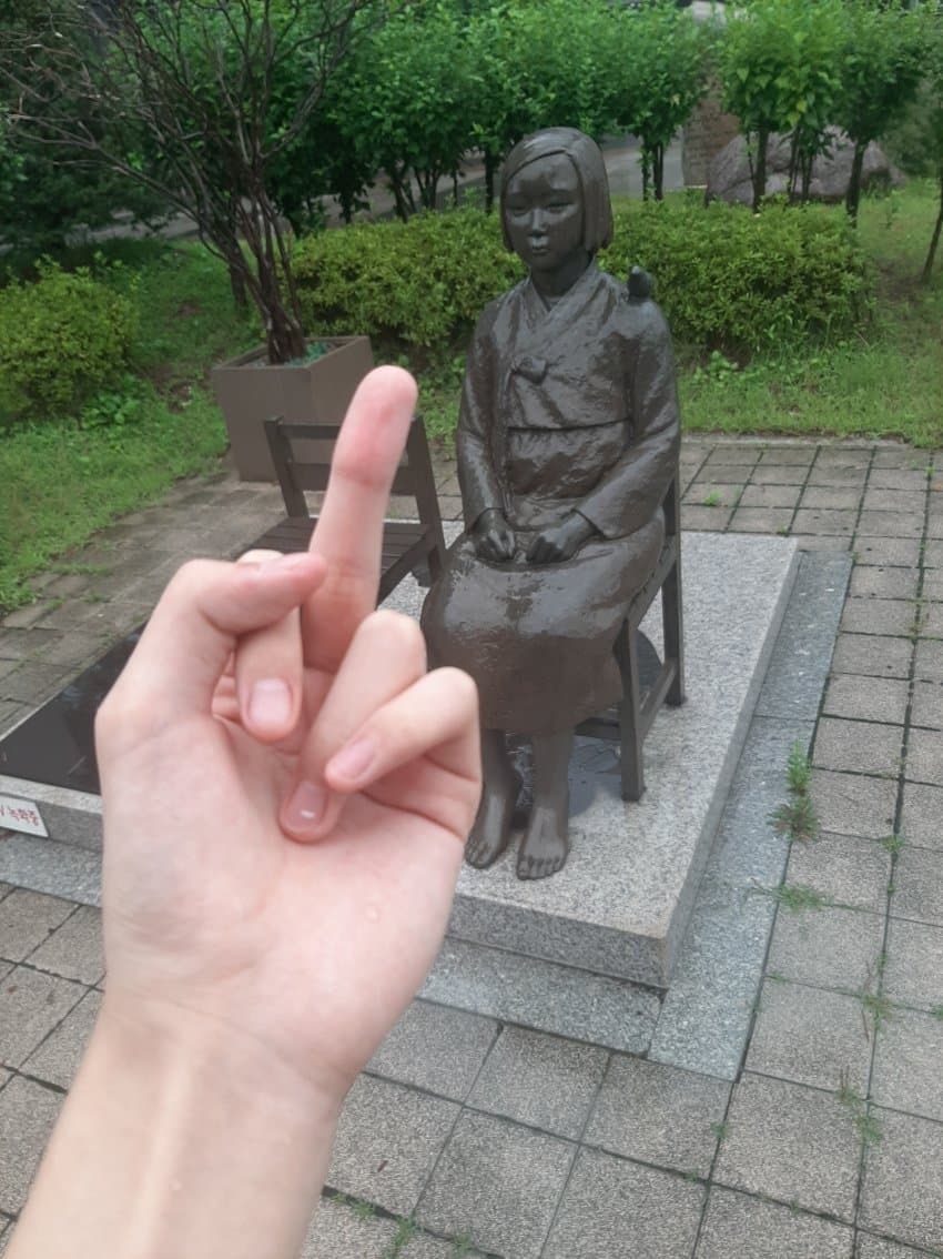 TertfT16813's tweet photo. 느그 개좃팝 팬덤이 전세계인이랑 키배뜨는게 일상인데
공격성 운운 ㅇㅈㄹ  내로남���은 종특이노 ^^ 

개똥센이 그럼그렇지 ㅋㅋㅋ 끄지라
@mg814k https://t.co/6dacPoGLYg