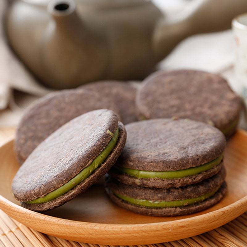 MarybelleAlmad's tweet photo. [Nothing beats sharing your favorite snacks with good people  Just grabbed these crispy matcha cookies—trust me, they’re a vibe! Pass ‘em around! ]， https://t.co/m7zGHjZOCf