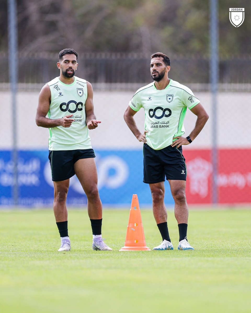 JordanFA's tweet photo. 📸 |  الأمير علي بن الحسين يطلع على تحضيرات النشامى 🇯🇴 استعدادا لمواجهة فينزويلا وديا

التفاصيل: https://t.co/tZ1g1ADo4d 

#معك_يالنشمي https://t.co/EIzskyon8l