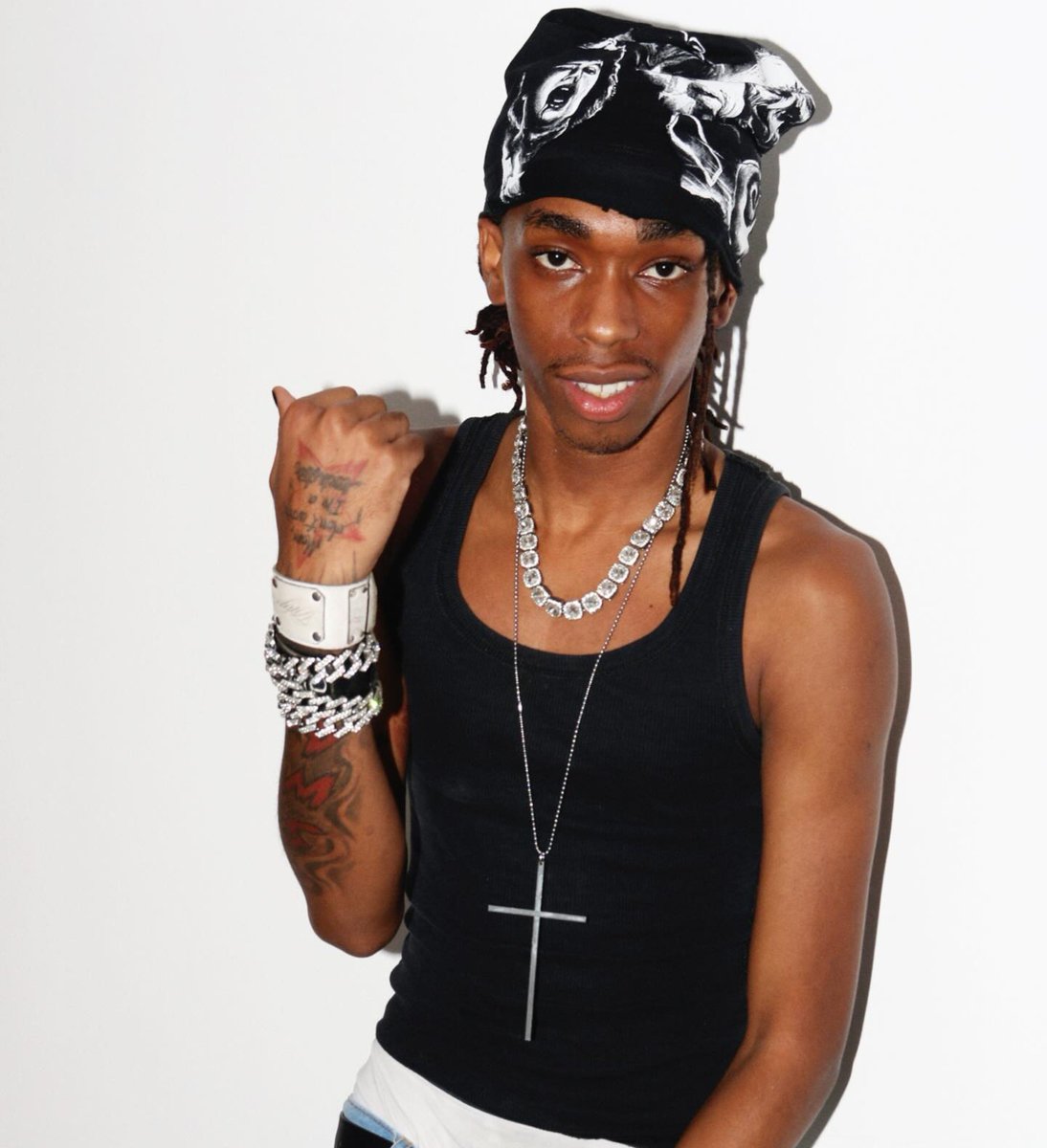 trapcit0u's tweet photo. 🚨 RAPPER, PHL NOTURNBOY se "posiciona" politicamente e reposta nos stories, "não existe hip hop de direita"

enquanto ouvia "Da Ponte Pra Cá" dos Racionais MC’s https://t.co/4tXssBveCr