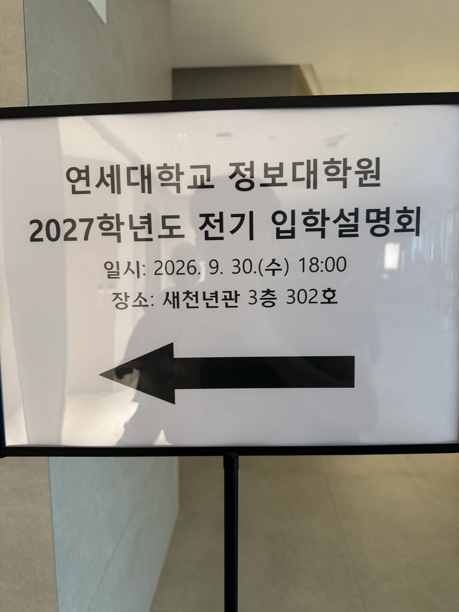 Chris_Orange14's tweet photo. 持有文学学士的笨人来听信科专业入学说明会了（） 不过来说明会的人还真不少 https://t.co/AEiH9tq6da