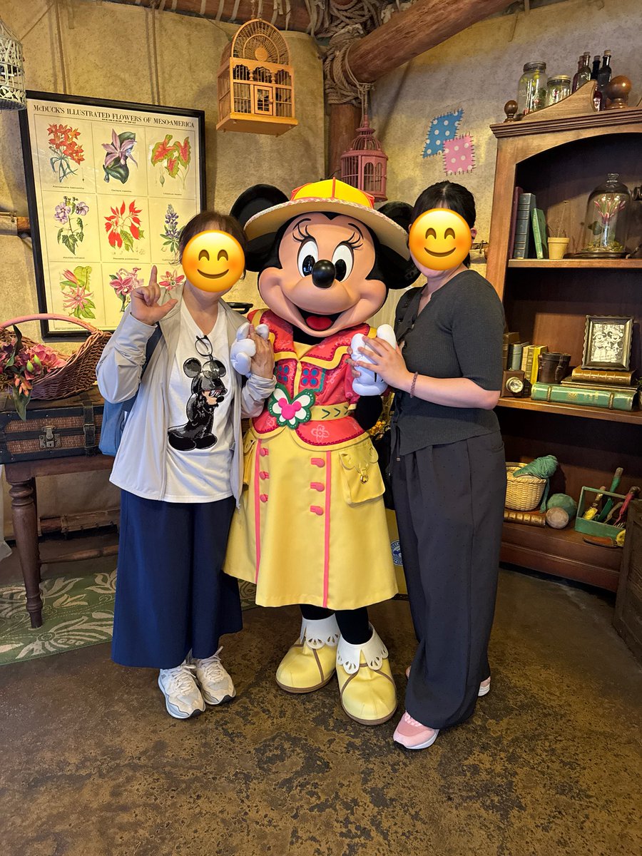 atchandisny's tweet photo. 久しぶりに会えたミニーちゃん✨
優しくて可愛いとこ変わってなかった🥰 https://t.co/X9JWmSo6pk
