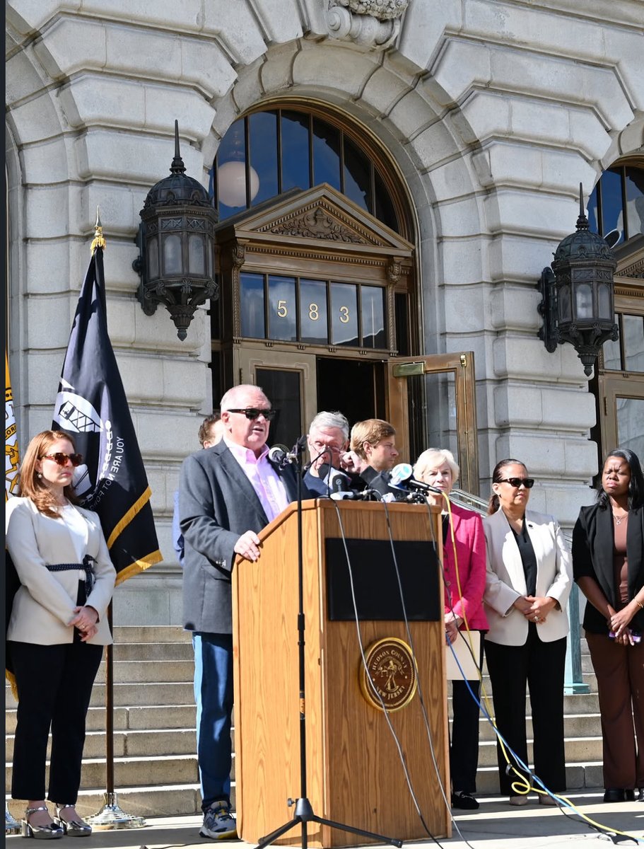 StoptheChopNYNJ's tweet photo. Hudson County is taking action against incessant tourist helicopter traffic. County Executive Craig Guy joined Kearny Mayor and local leaders to announce legal action against the South Kearny heliport operator, citing ongoing noise and safety concerns. #StopTheChop https://t.co/p1br85NHN9