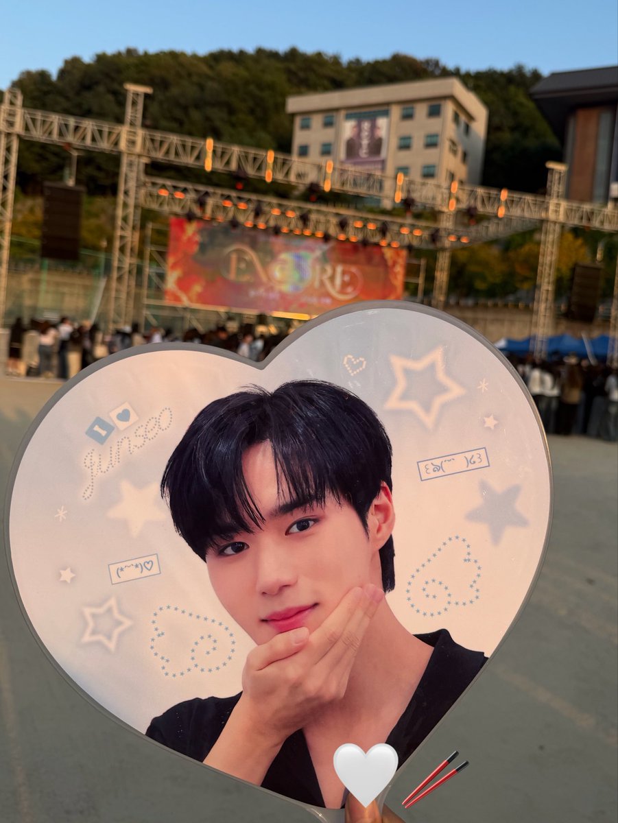 weisceo's tweet photo. 강남대축제 ㅍㅇㅌ 🍀🤍🙌🏻 https://t.co/oUAN4thuAL
