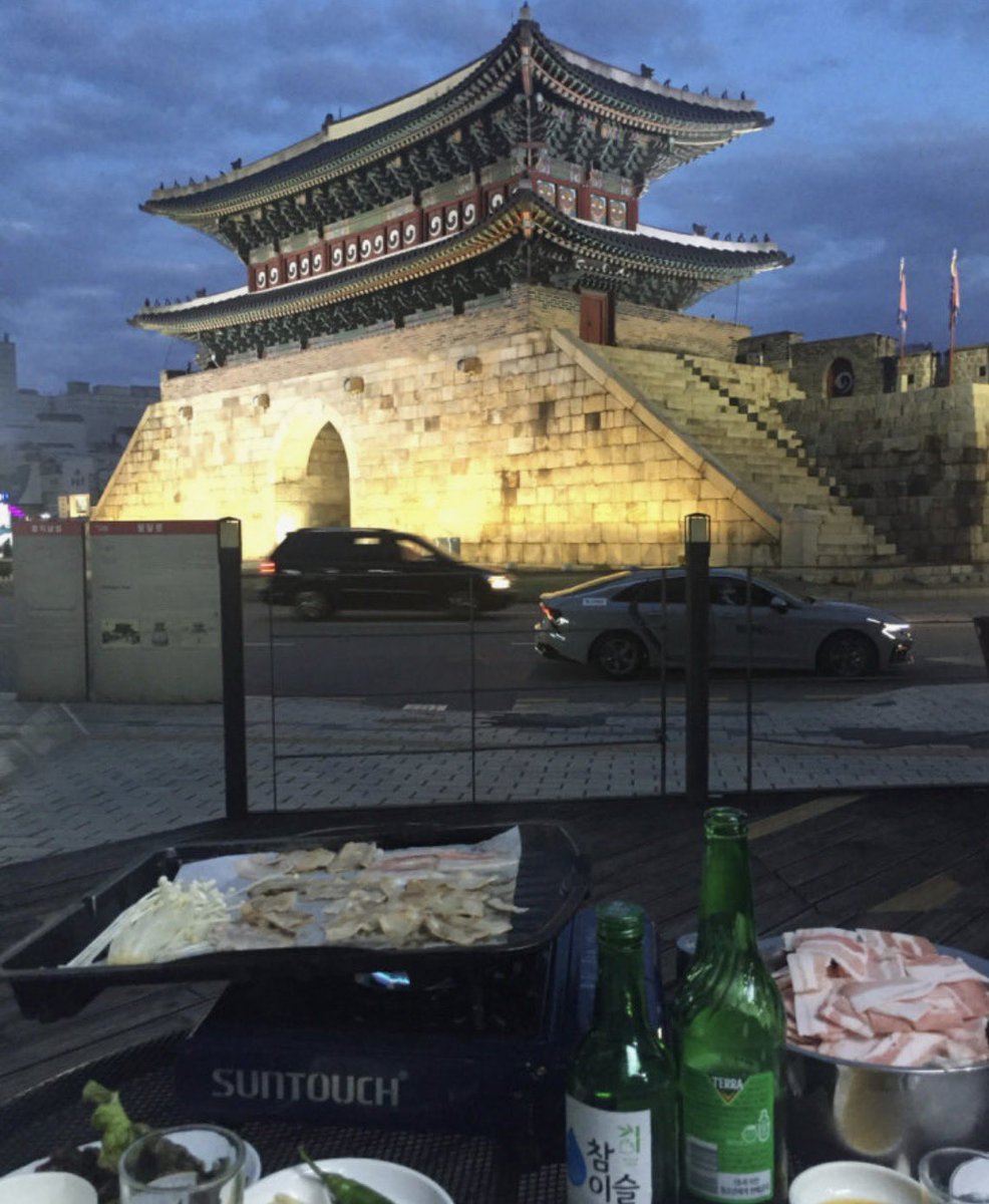 hmmmmmm1458's tweet photo. 행궁동 갔다가 밤에 여기서 냉삼에 소주 먹는 거 좋음 <중앙바베큐> 팔달문뷰 https://t.co/7mlOooW6JN