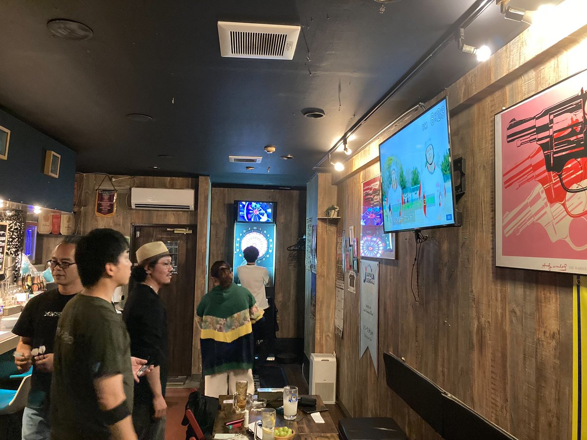 diningbarjam's tweet photo. こんばんは♪
本日はJAPANリーグです🎯
皆さんやる気まんまんですね〜
今日勝って3連勝したいですね🔥
オススメフードはハンバーグチーズカレーです🍛
#ダーツバー #ダーツ #darts #東村山 #DiningBarJam ダイニングバージャム ダーツ好きな人と繋がりたい おひとりさま歓迎 https://t.co/krUpGINoOe